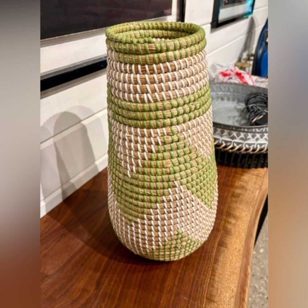 NWOT! AMSHA Olive Green Sweetgrass Planter Basket